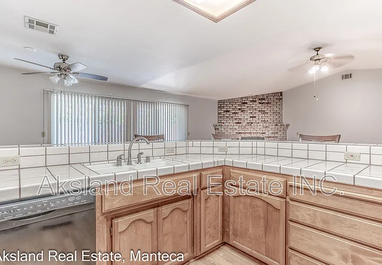 1635 Crom St — Photo 17