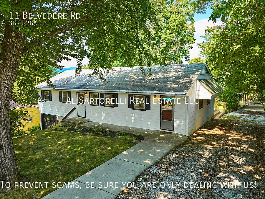 Lots of space in this Pet Friendly home in established neighborhood — Photo 1