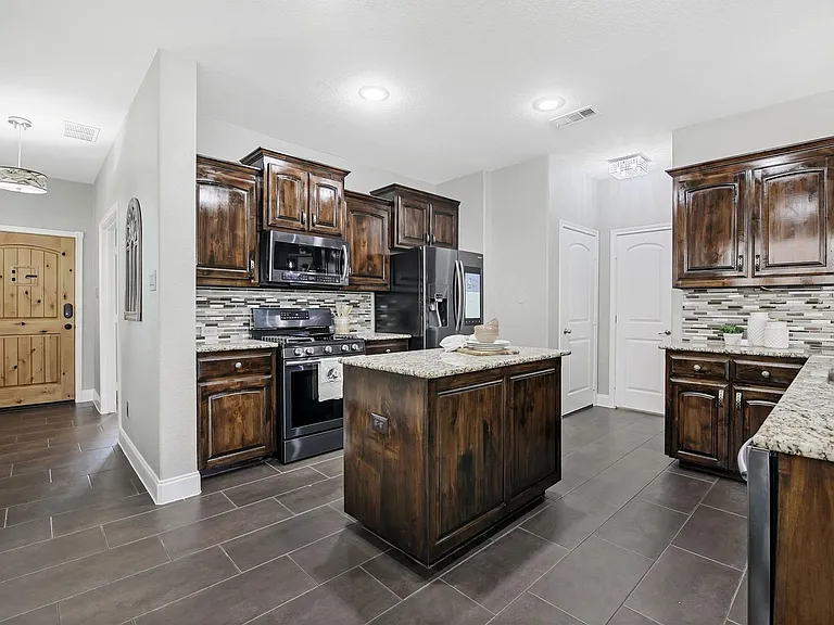 1708 Cole Ln — Photo 4