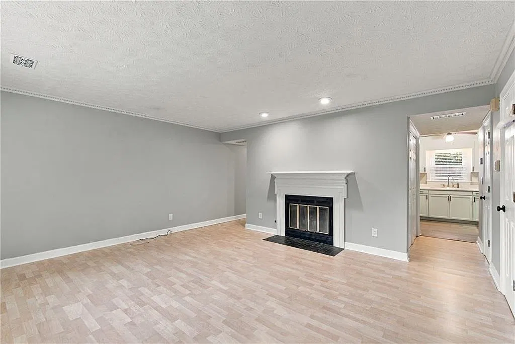 2 bed, 2.5 bath, 1302 sqft, $1,750 — Photo 4