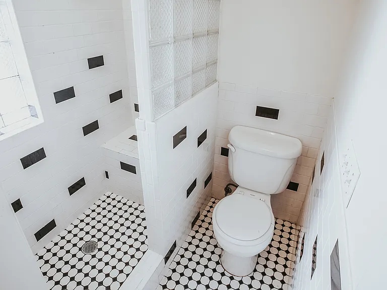 2641 Hennepin Ave — Photo 12