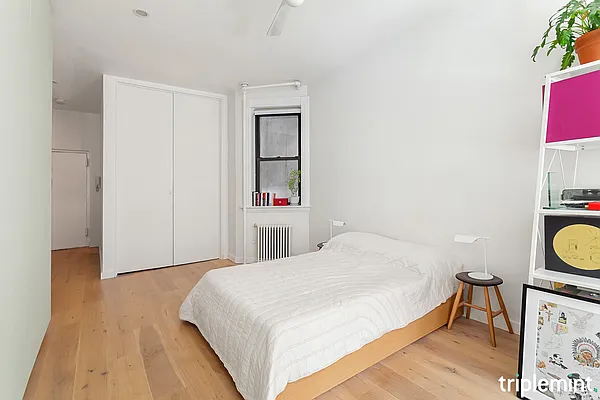 Sold by Triplemint | media 4