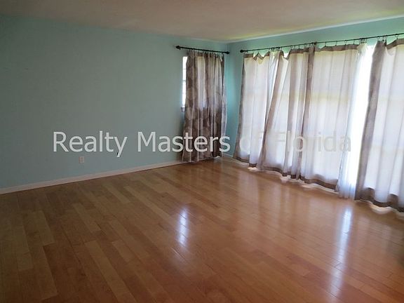 3rd image of 321 Emory Dr