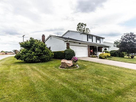 3rd image of 388 Delaware Dr