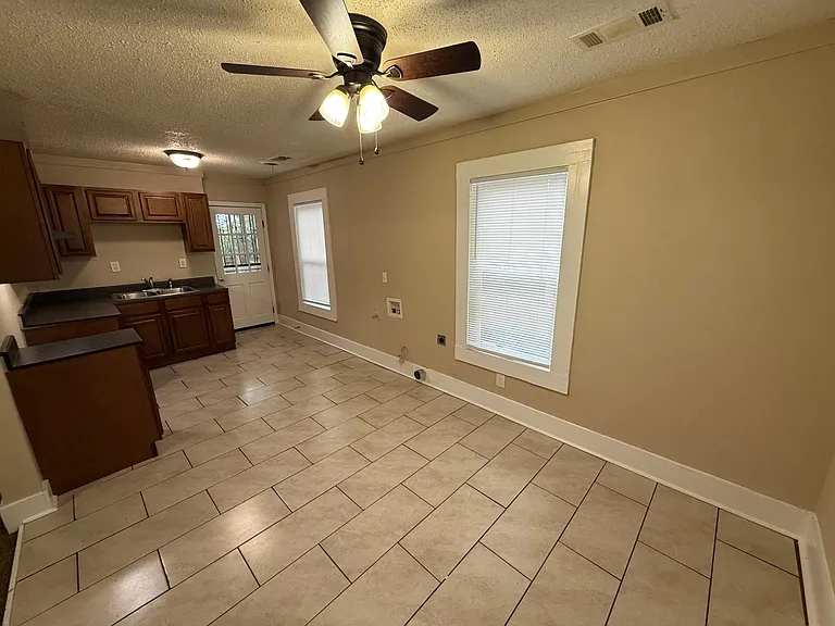 3204 Hardin Ave — Photo 7