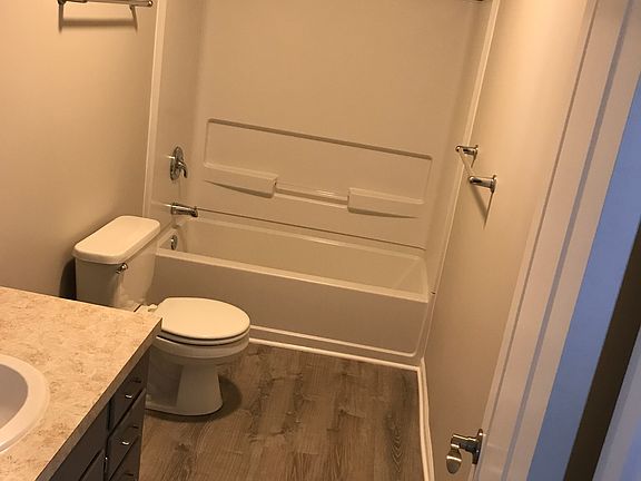 5th image of 1036 Walnut St