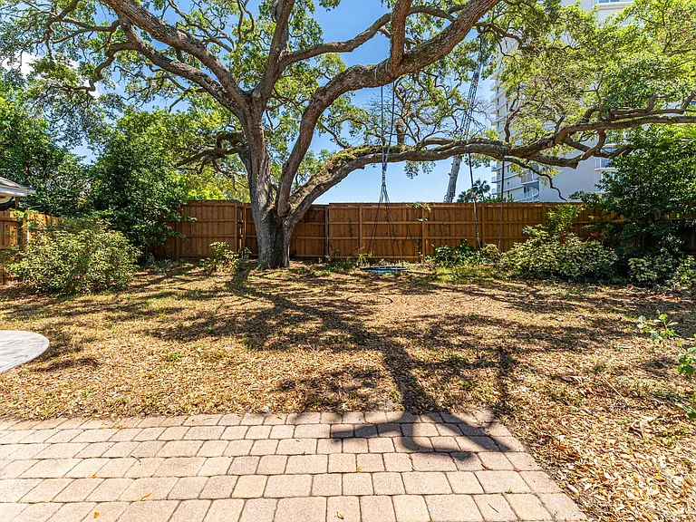 2512 W Palm Dr — Photo 43