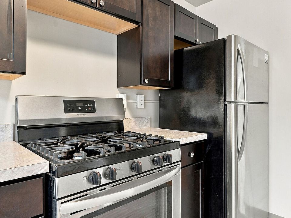 1st image of 123 W 26th St #8