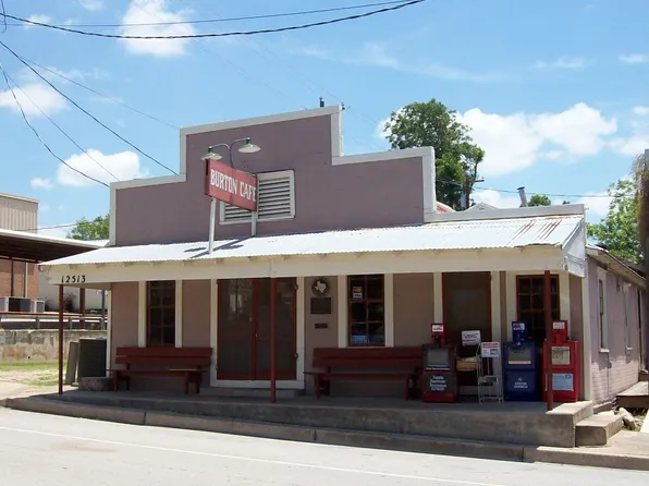12513 W Washington St, Burton, TX 77835