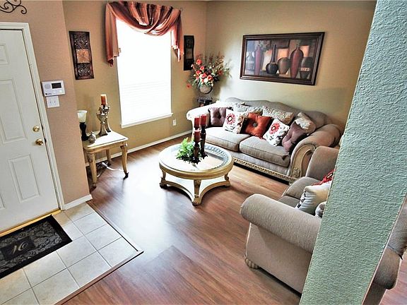 3rd image of 332 Sun Meadow Ln