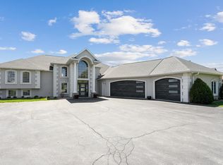 2097 Lost Dauphin Rd, De Pere, WI 54115