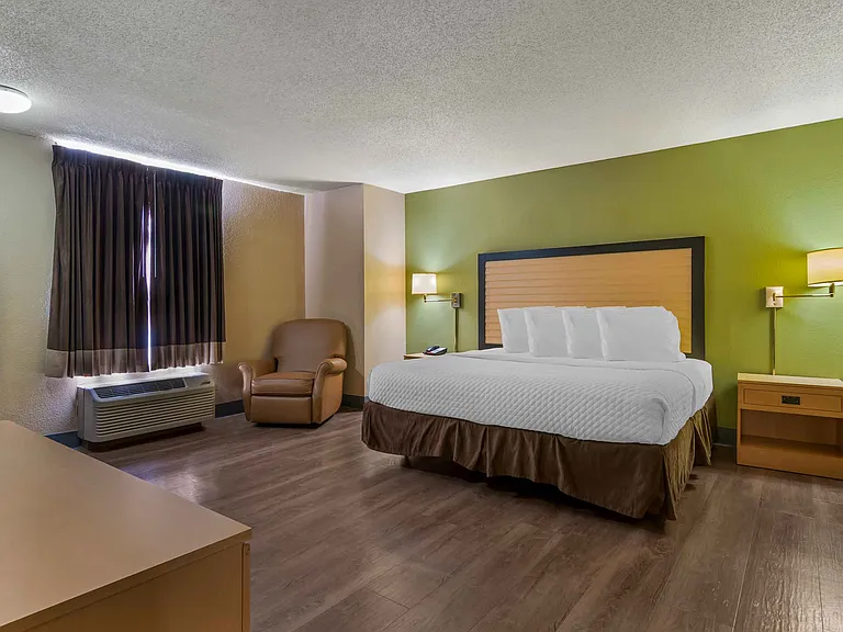 1 Bedroom Suite - 1 King Bed