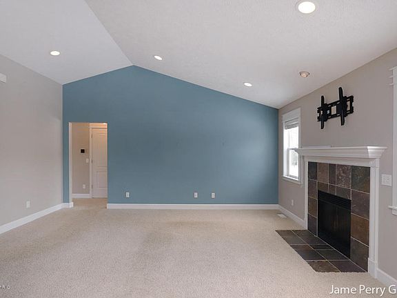 4th image of 5727 Beyhill Dr NE