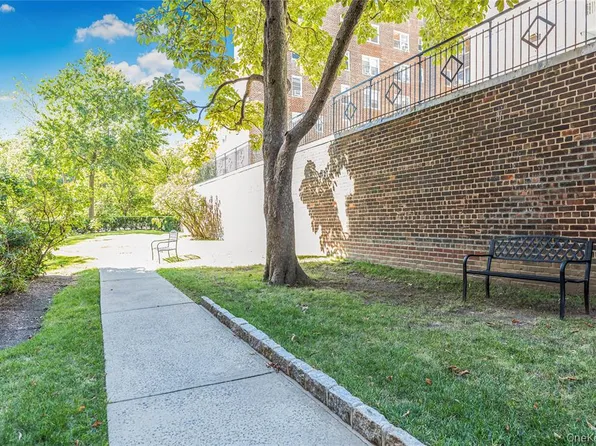 3725 Henry Hudson Parkway West image 25 of 27