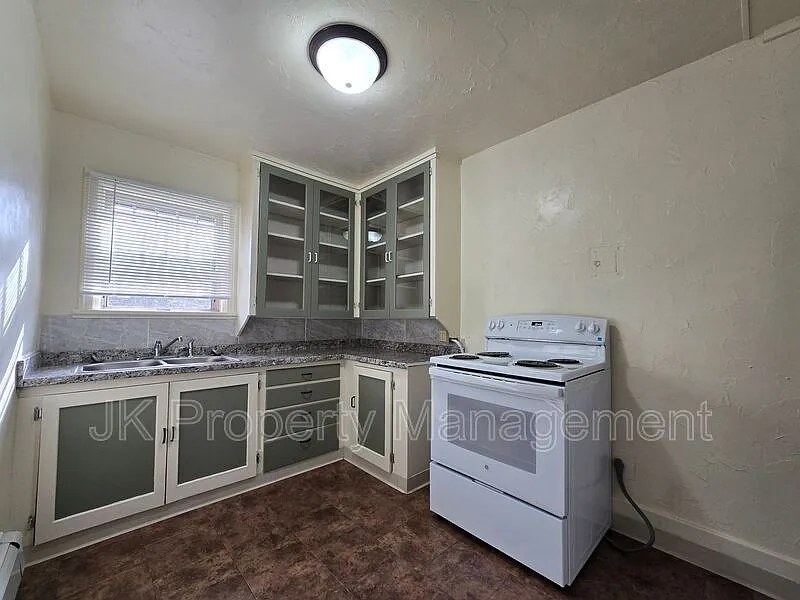 Studio, 1.0 bath, 425 sqft, $750 — Photo 3