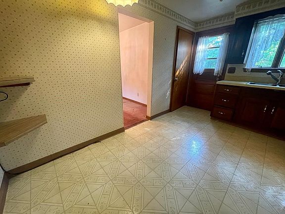 5th image of 5019 Brownsville Rd