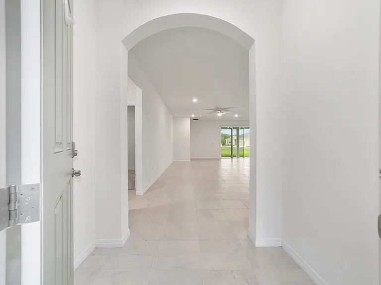 4665 NW 51st Terrace Rd — Photo 9