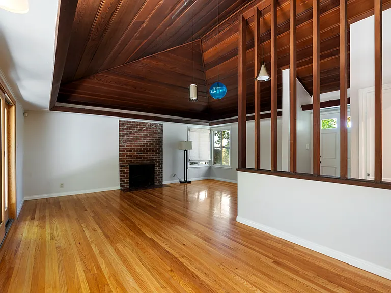 229 Glenullen Dr — Photo 3
