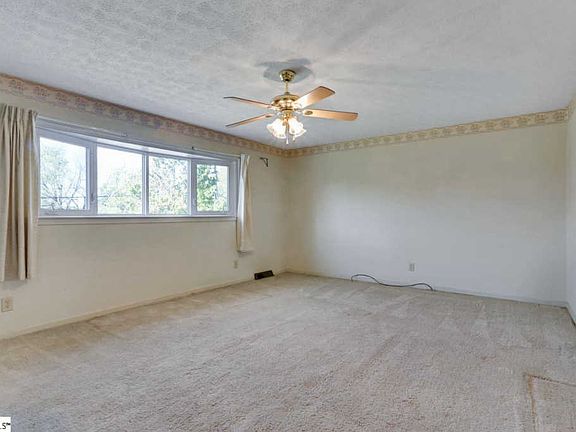 5th image of 303 Palmetto Dr