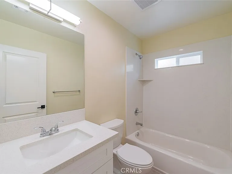 642 W Grand Ave — Photo 7