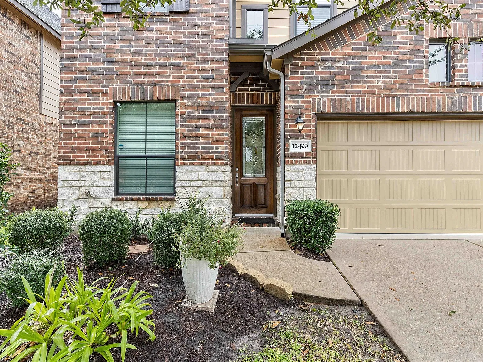 4 bed, 3.0 bath, 2414 sqft, $2,650 — Photo 3