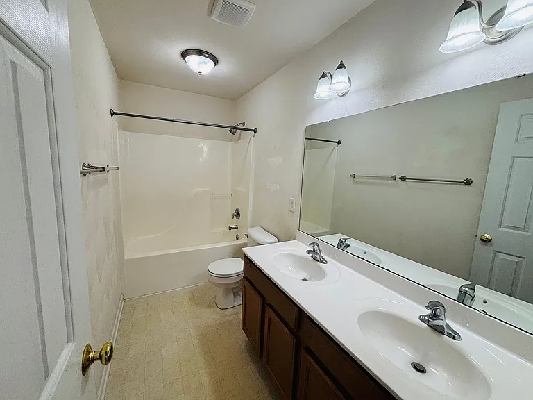 255 Windsor Dr — Photo 24