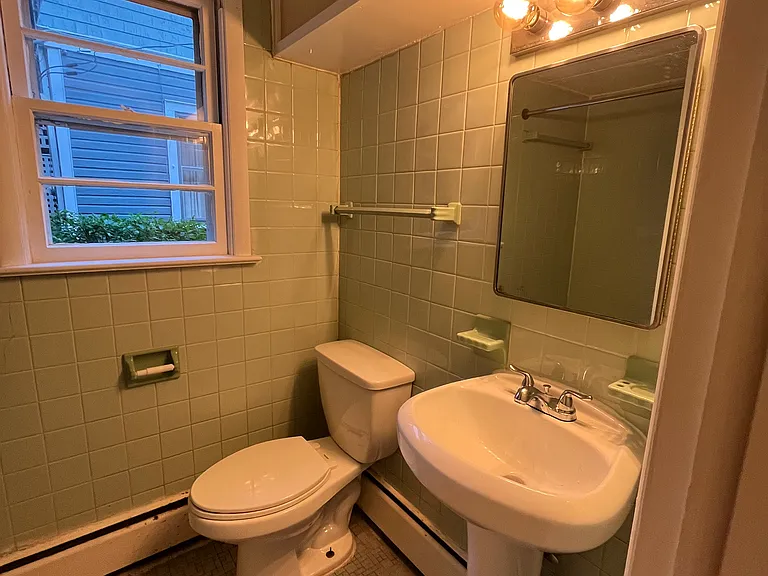 115 W Monmouth St #1 — Photo 5