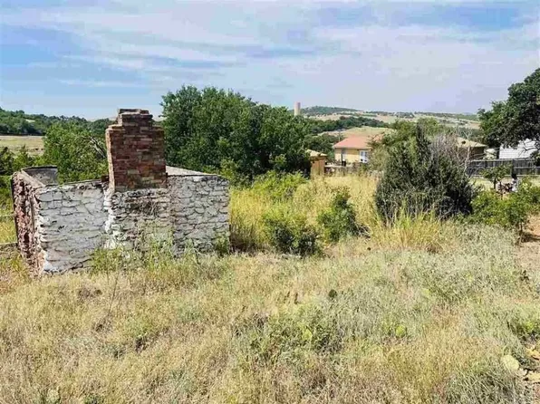 94 Big Rock Rd, Medicine Park, OK 73557