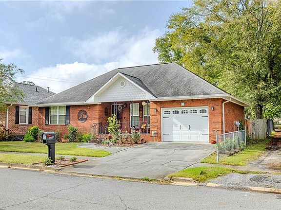 2nd image of 1 Fir St NE