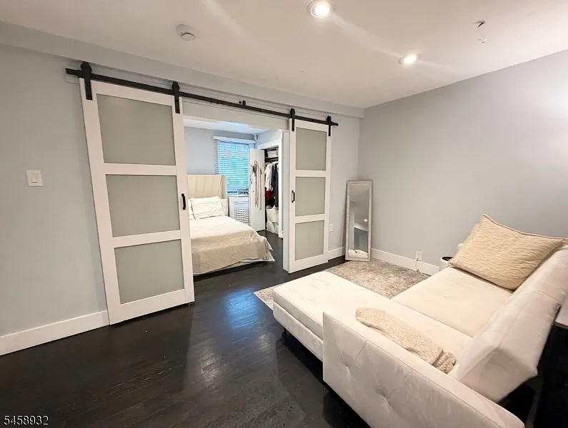 2 bed, 1.0 bath, $2,750 — Photo 4