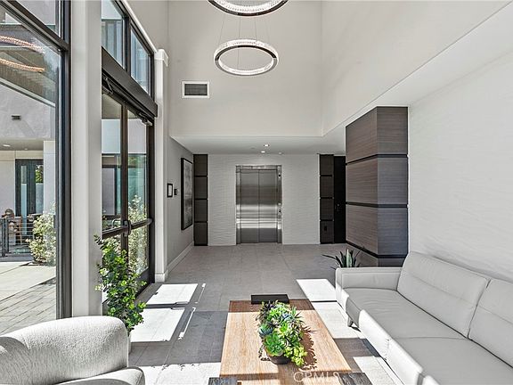 4th image of 402 W Grand Ave #317