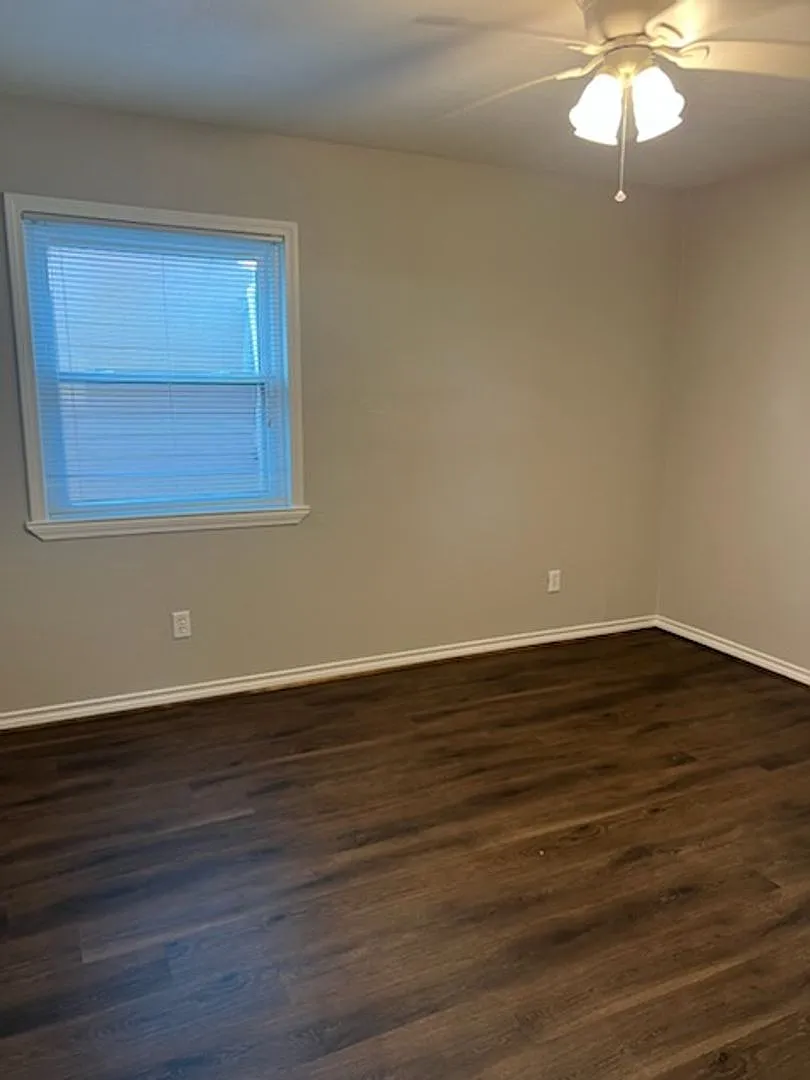 3 Bed / 1 Bath House, PNGISD — Photo 2