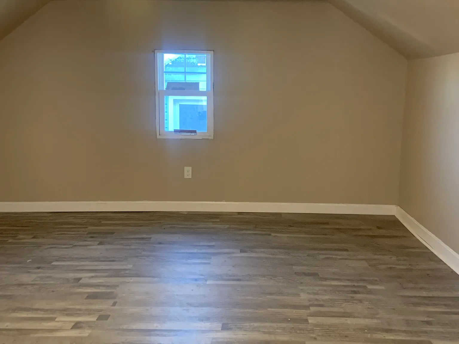 4 bed, 1350 sqft, $1,200 — Photo 2