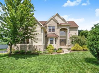 10719 Bouldercrest Dr, South Lyon, MI 48178