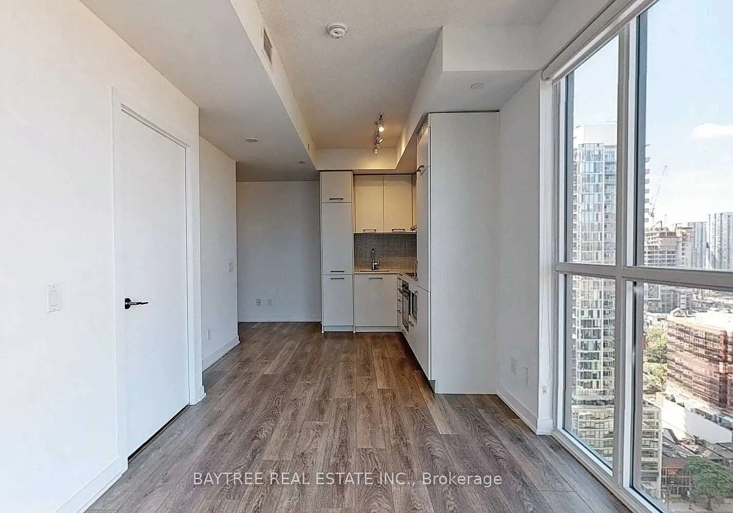 87 Peter St — Photo 4