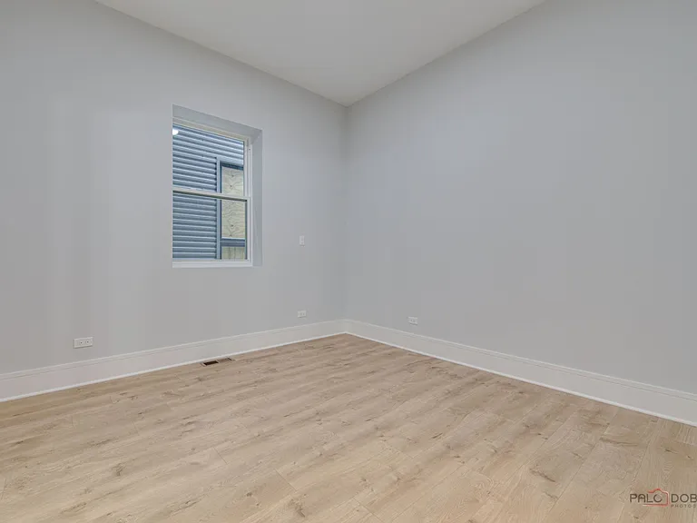 1746 N California Ave #2 — Photo 9