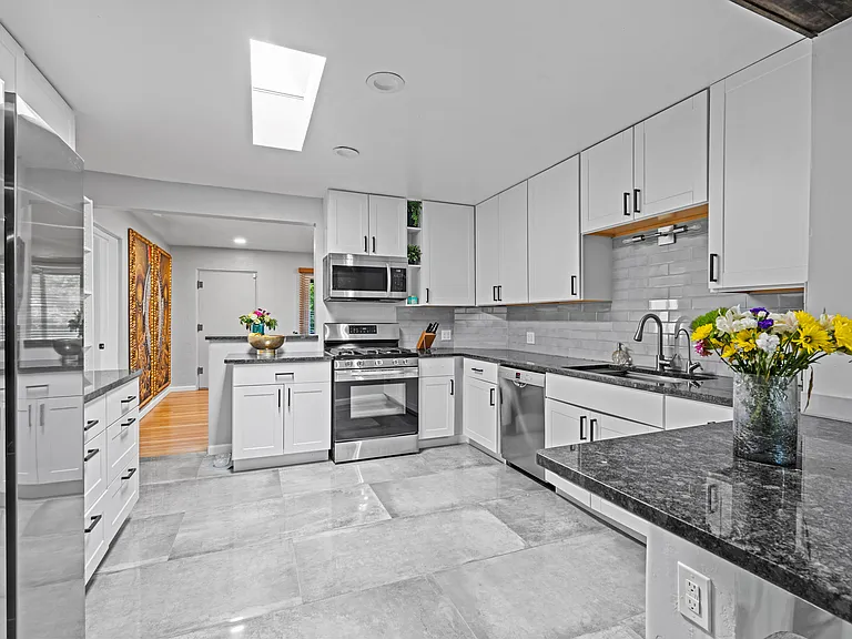 4908 Burton Ave SE — Photo 3