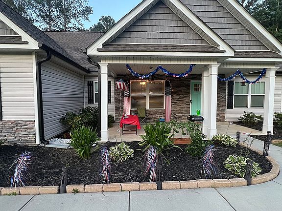 3rd image of 125 Evergreen S