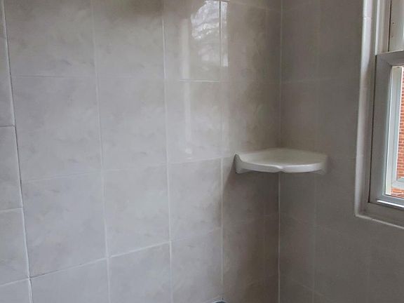 5th image of 814 Greenwood Cir #2