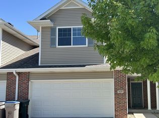 909 Carlton Cir, Lincoln, NE 68512