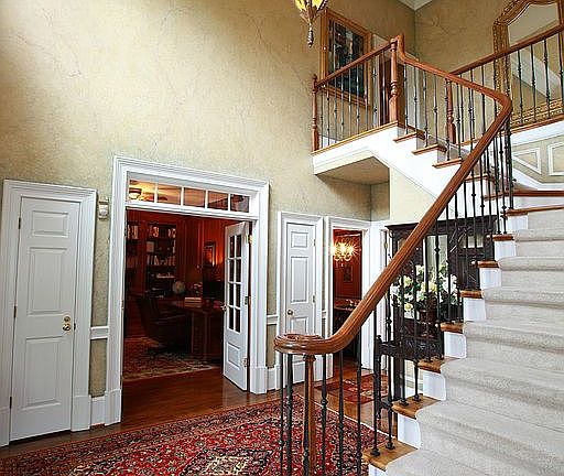 3rd image of 940 Tiverton Ln
