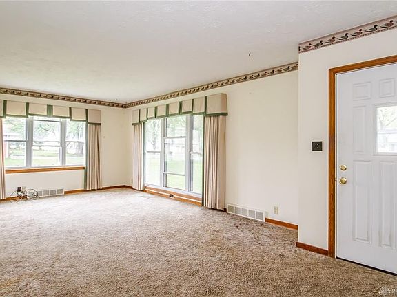3rd image of 8215 Woodlawn Dr