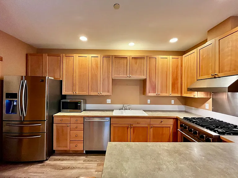 701 Madison Ave N — Photo 12