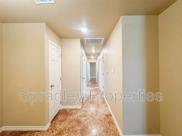 1013B Llano Ct — Photo 8