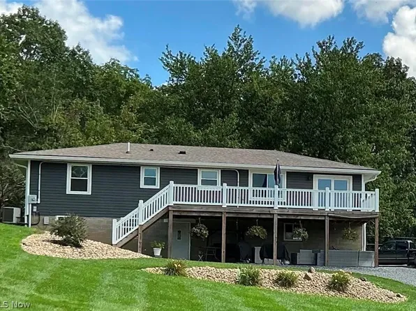 3285 Arrowhead Dr, Nashport, OH 43830