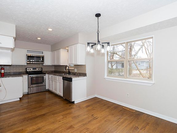 5th image of 1020 E Guinevere Street
