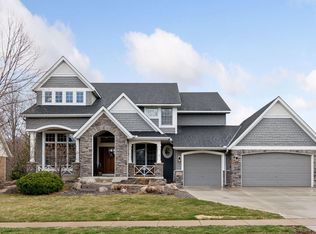 10017 Trails End Rd, Chanhassen, MN 55317