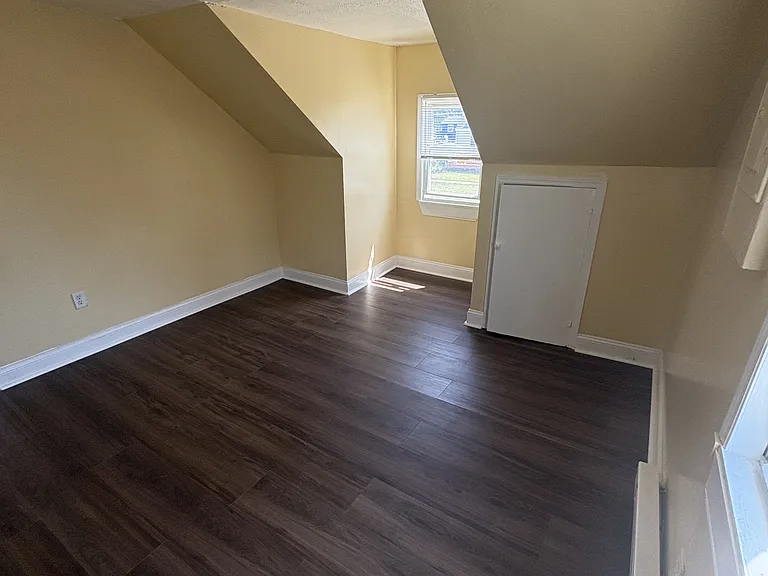 1208 Daniels Ave — Photo 10