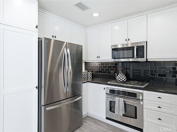 4th image of 23 Aryshire Ln