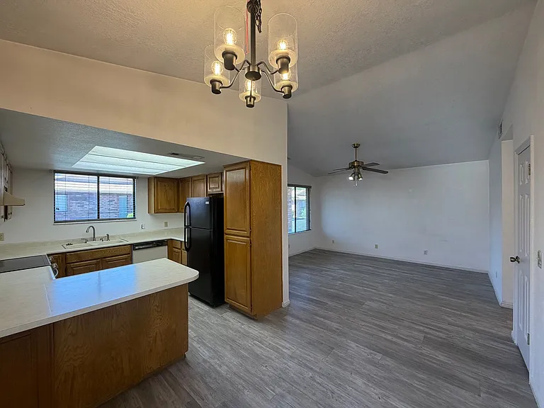 375 S Main St #4 — Photo 6